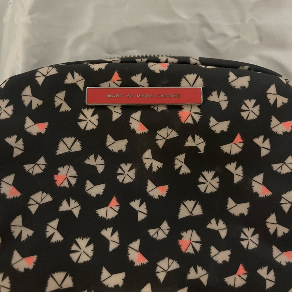 MARC JACOBS COSMETIC BAG